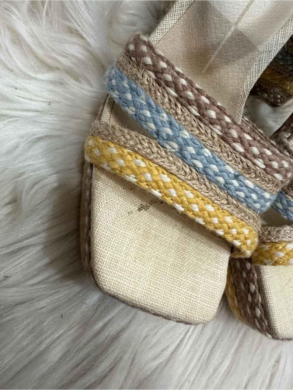 Dolce Vita brand woven